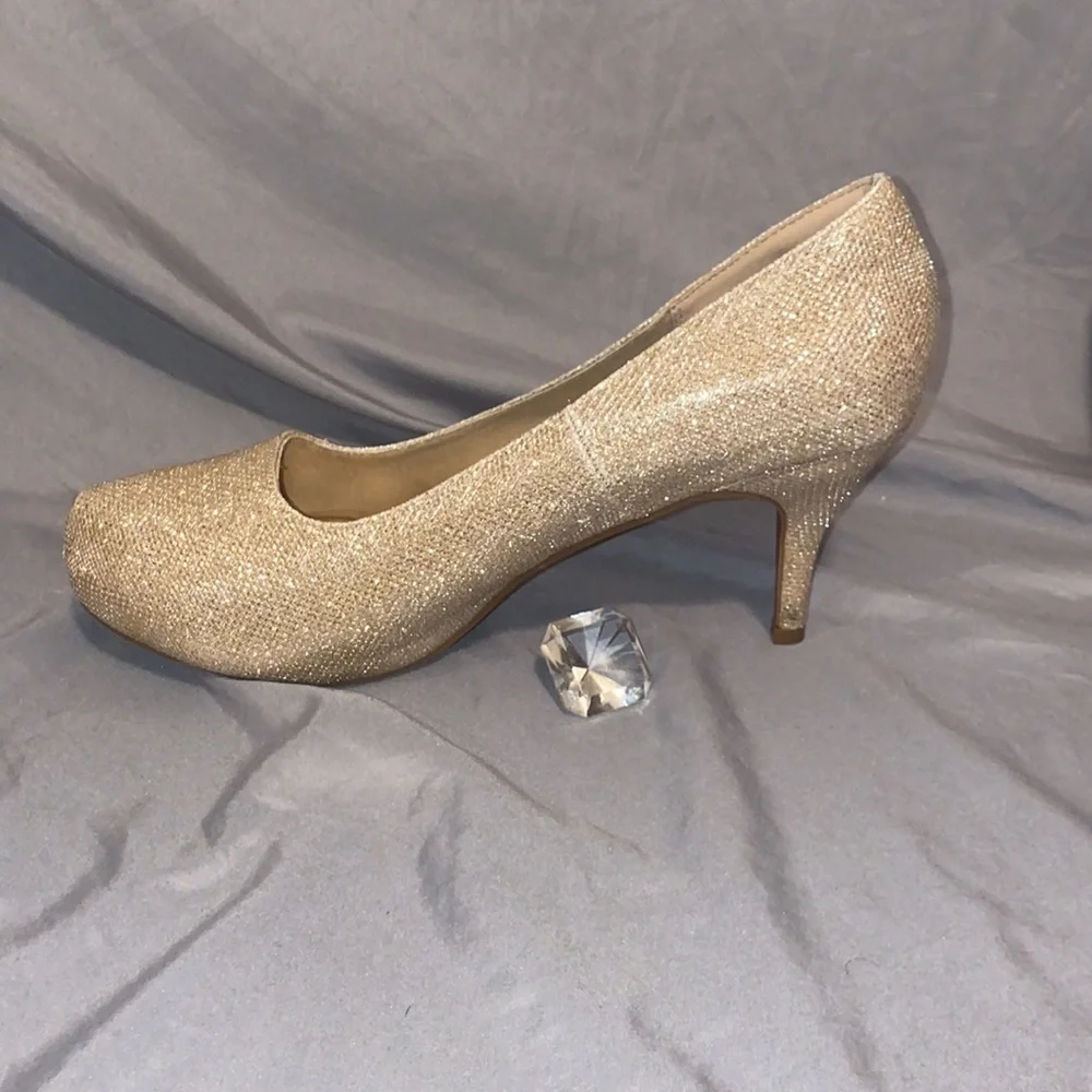 Dream Pairs Heels - Picture 6 of 7